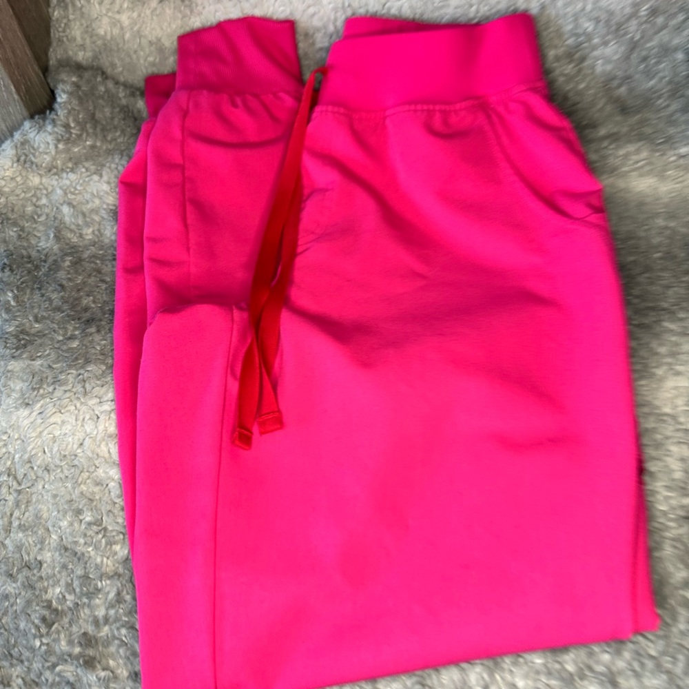 Figs Shocking Pink Zamora Jogger Scrub Pant.